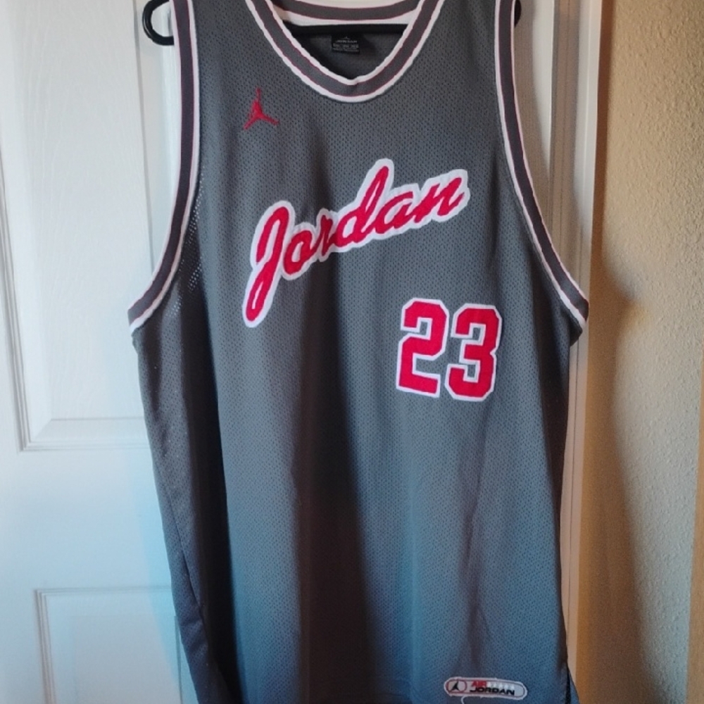 Jordan Men’s Basketball Jersey 23 in Gray with Red Accents